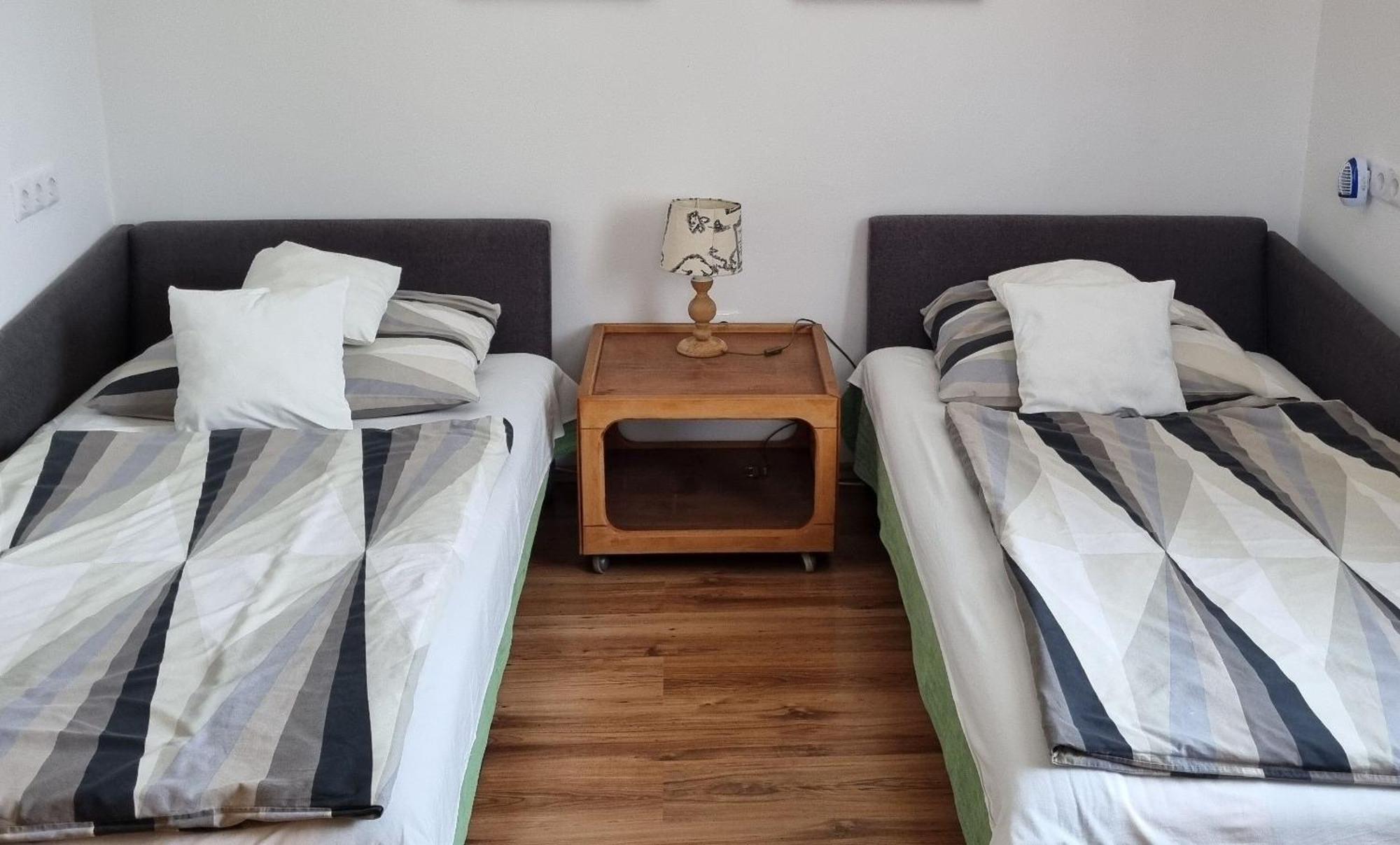 Kertvarosi Apartman Tiszaújváros Buitenkant foto