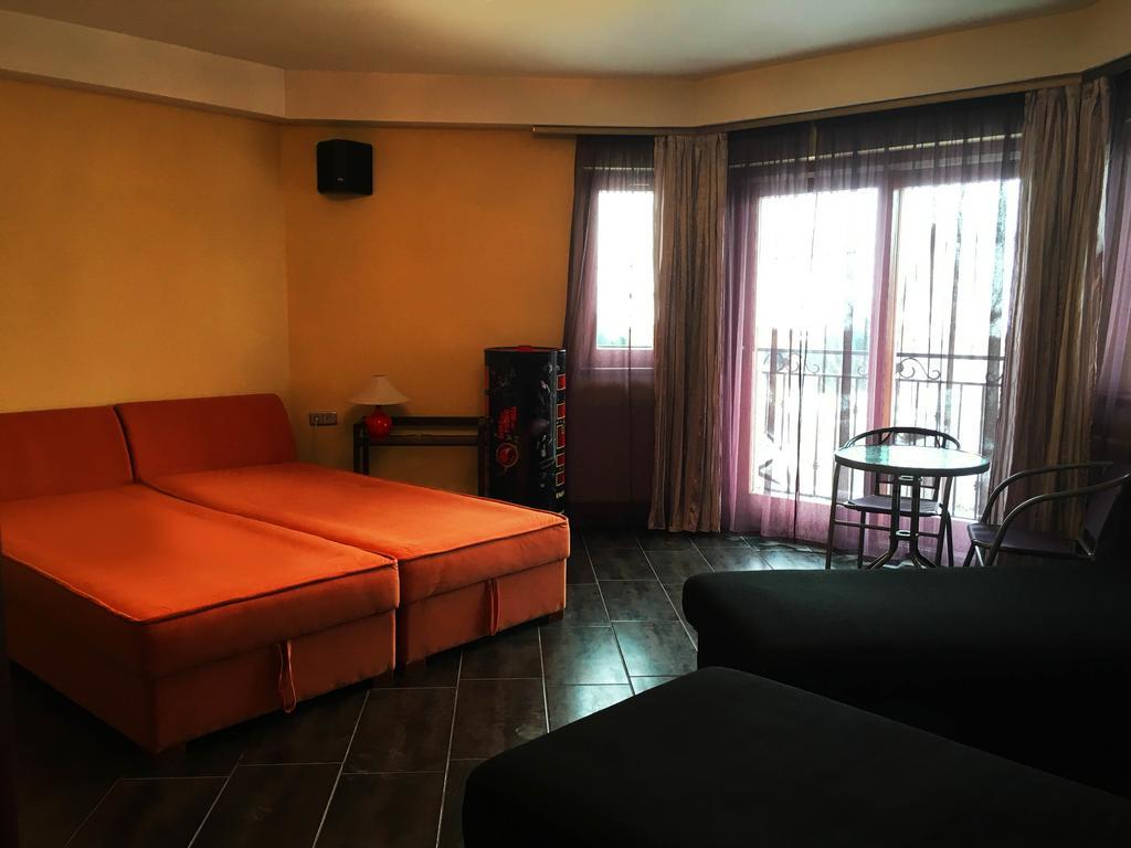 Kertvarosi Apartman Tiszaújváros Buitenkant foto