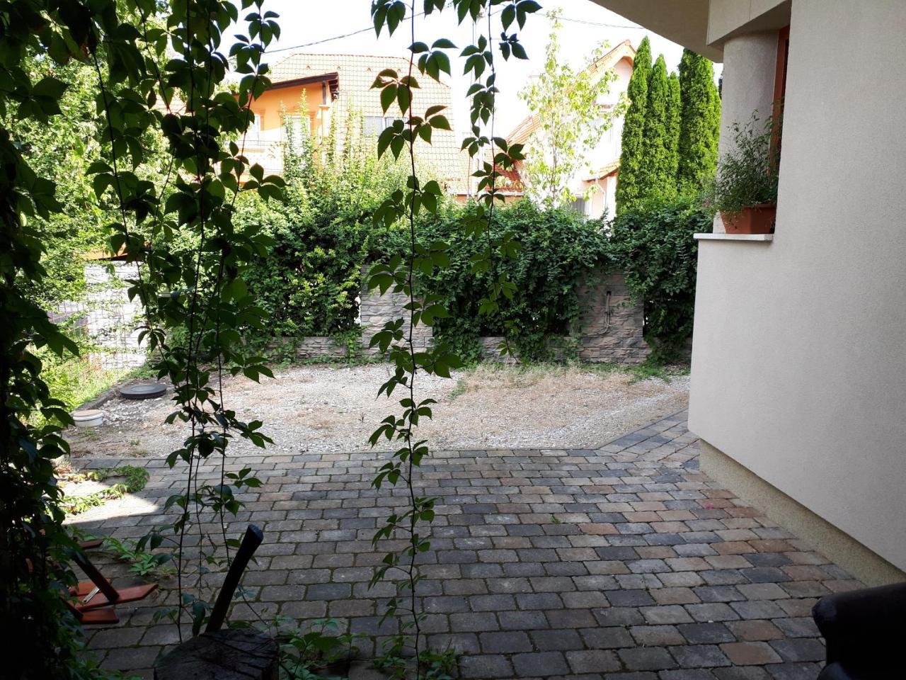 Kertvarosi Apartman Tiszaújváros Buitenkant foto