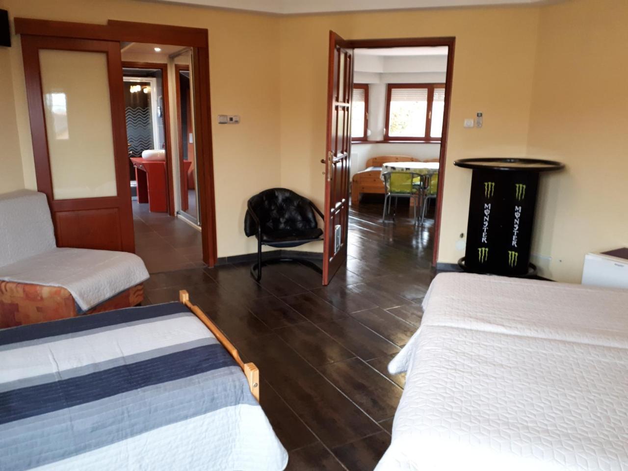 Kertvarosi Apartman Tiszaújváros Buitenkant foto