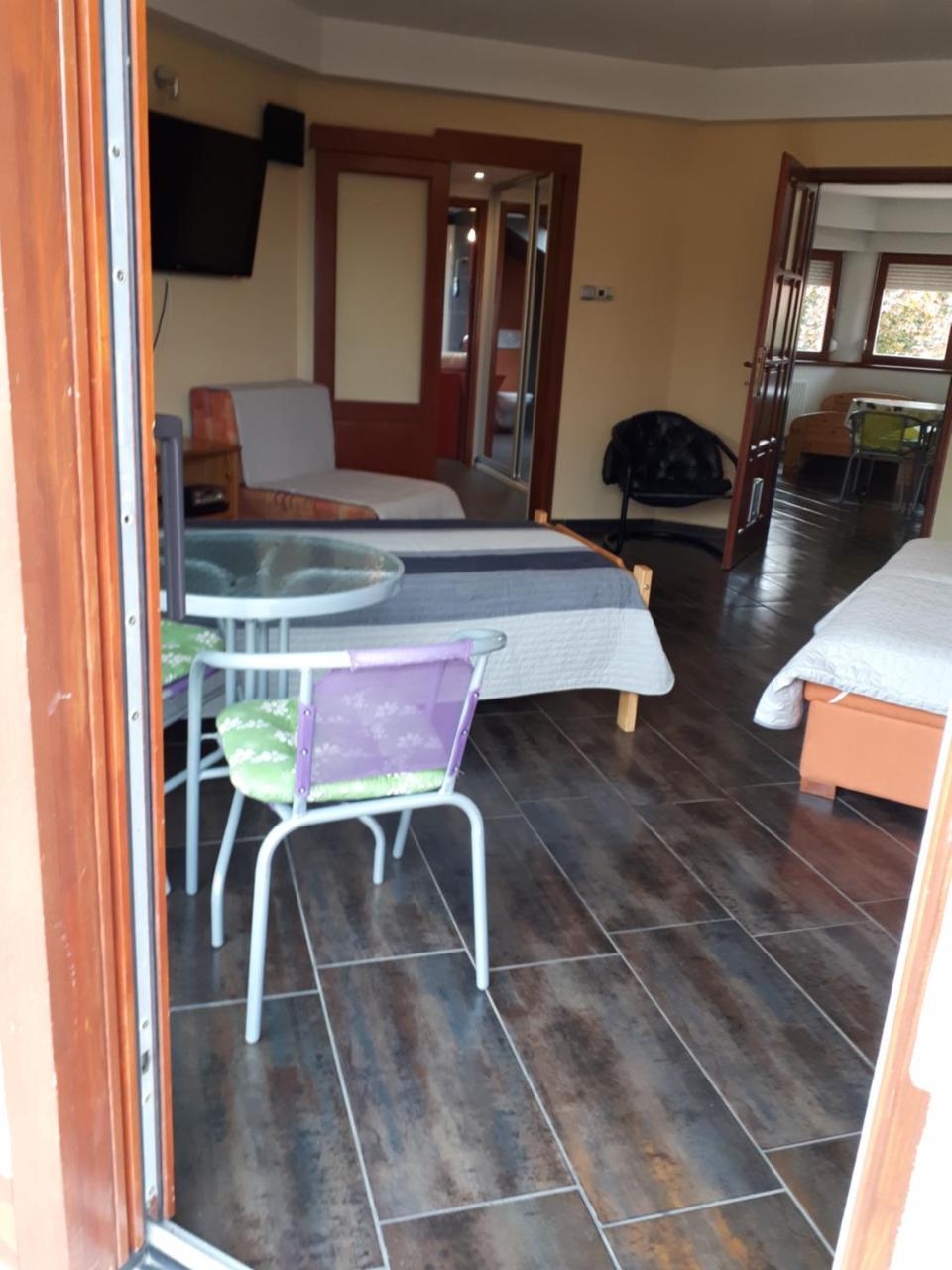 Kertvarosi Apartman Tiszaújváros Buitenkant foto
