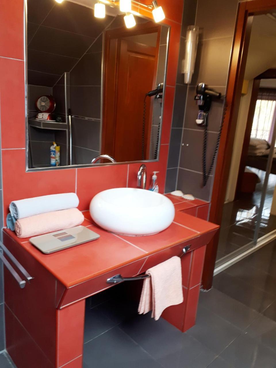 Kertvarosi Apartman Tiszaújváros Buitenkant foto