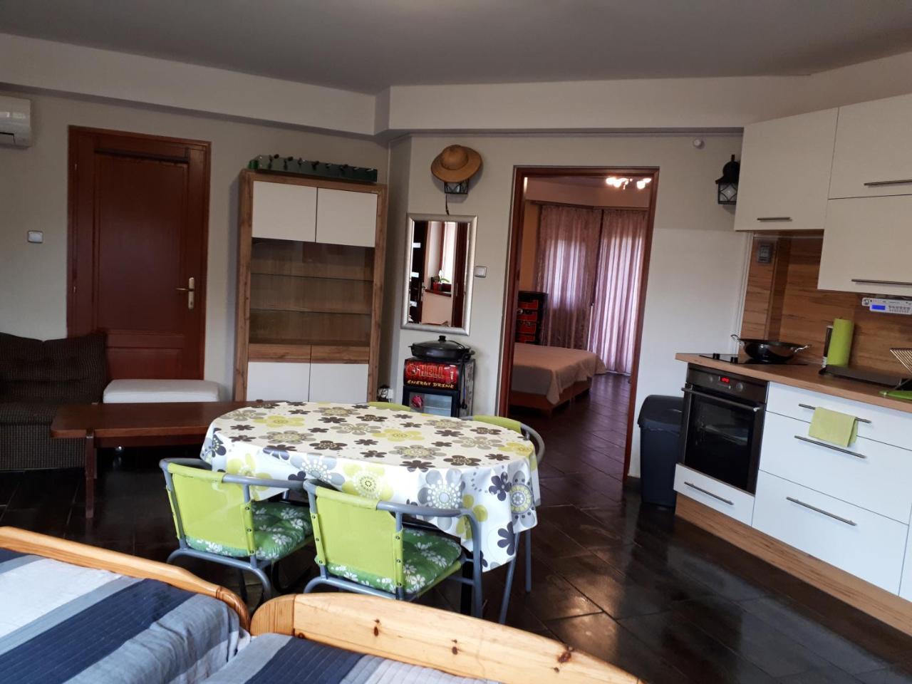 Kertvarosi Apartman Tiszaújváros Buitenkant foto