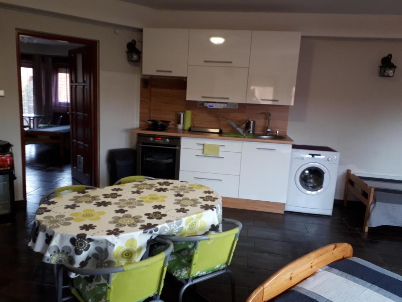 Kertvarosi Apartman Tiszaújváros Buitenkant foto