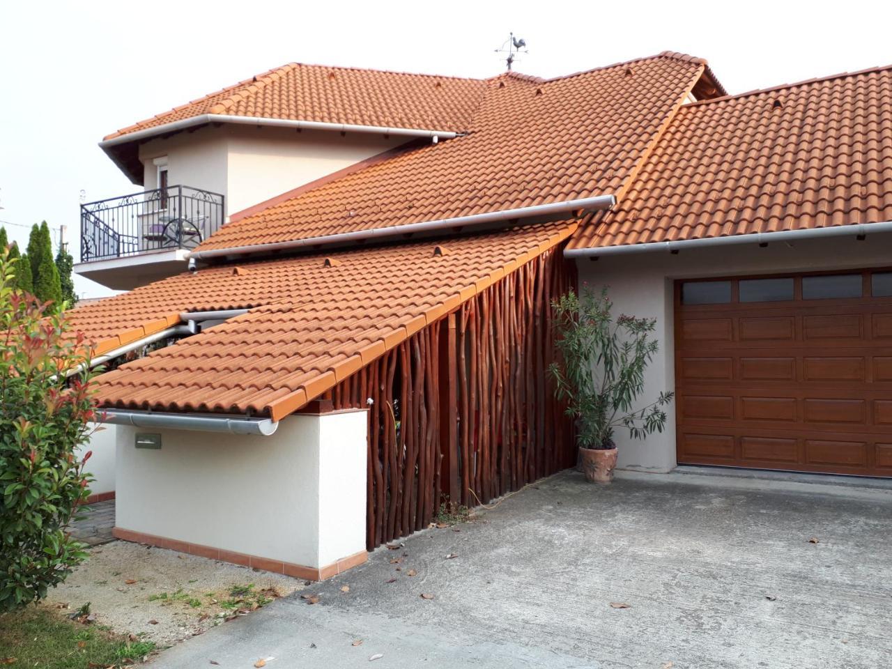 Kertvarosi Apartman Tiszaújváros Buitenkant foto