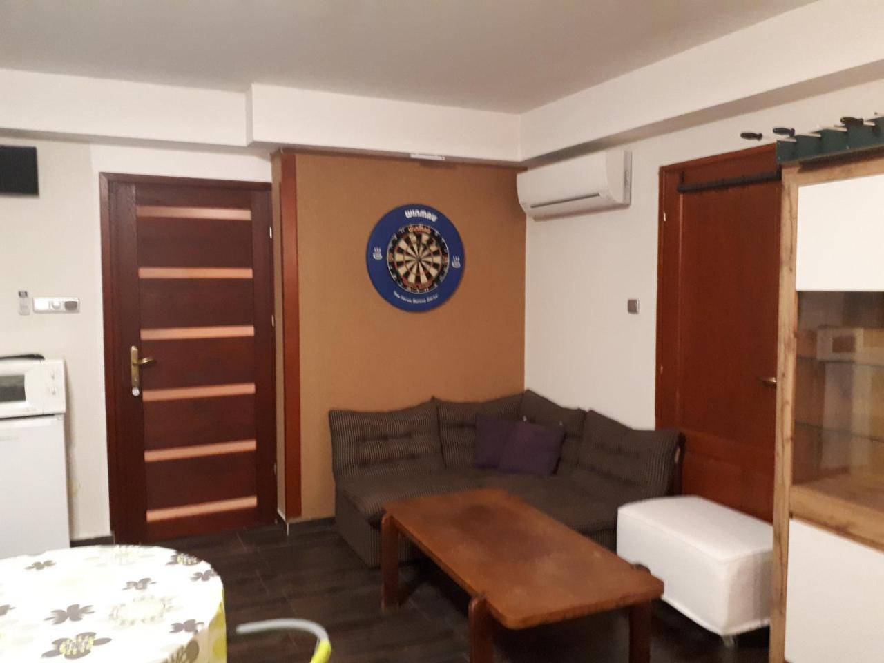 Kertvarosi Apartman Tiszaújváros Buitenkant foto