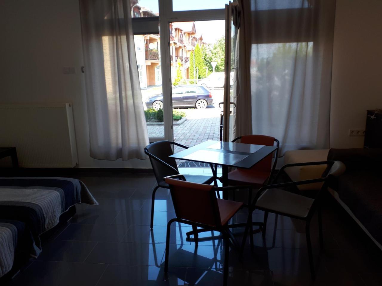 Kertvarosi Apartman Tiszaújváros Buitenkant foto